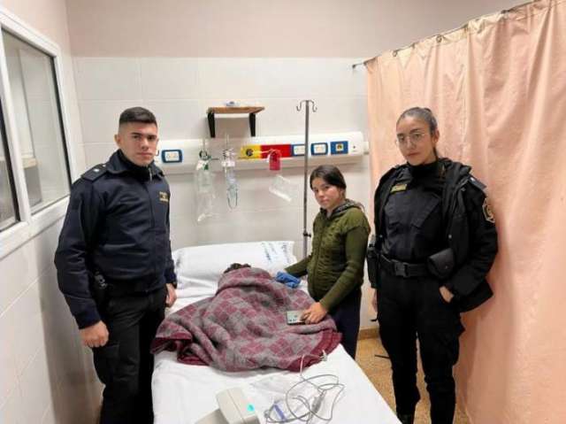 En Virasoro, policías salvaron la vida de un bebé que cayó a un pozo de agua